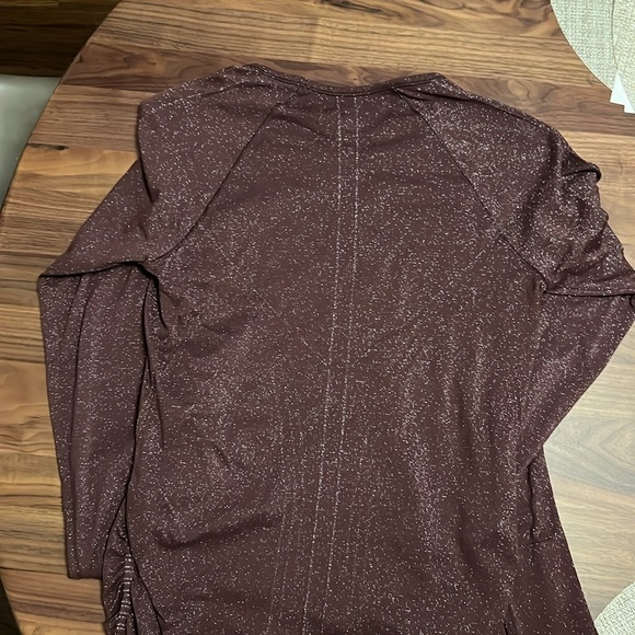 Athleta Speedlight Glow Top in Antique Burgundy - Size: Medium - Picture 2 of 4